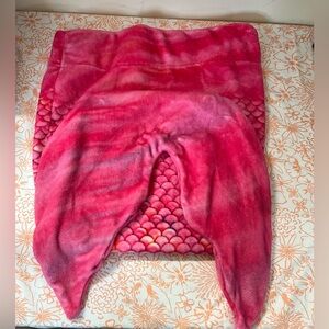 Source Unknown Vibrant Pink Mermaid Tail Blanket